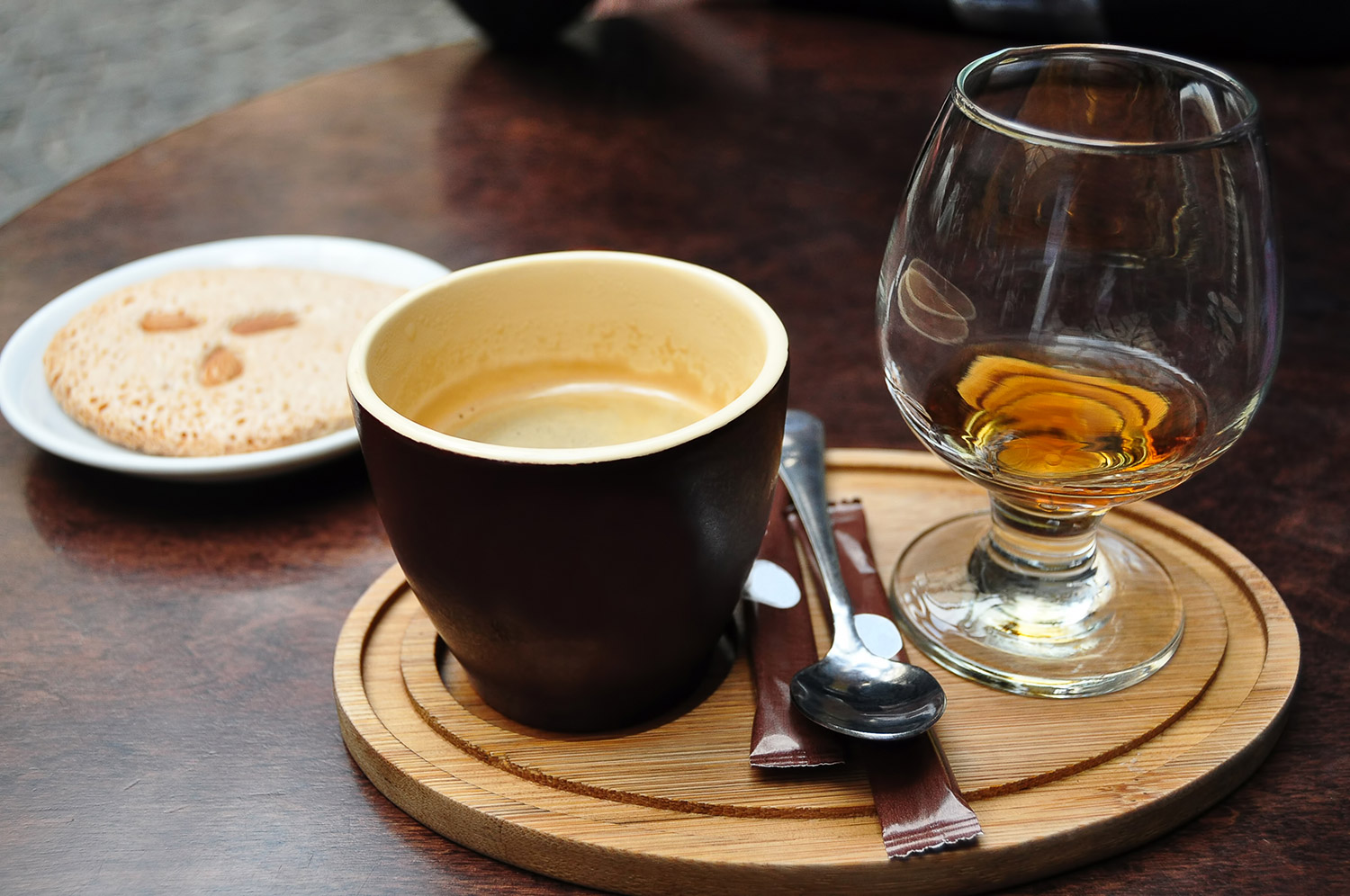 Alcol e caffè, alimenti da evitare durante l'allattamento